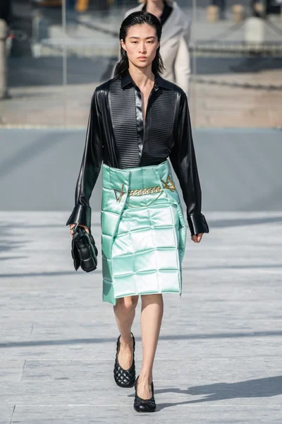 Look 11